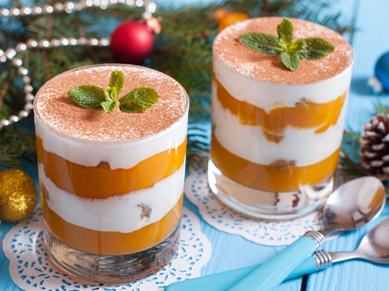 Готовый десерт можно украсить мятой