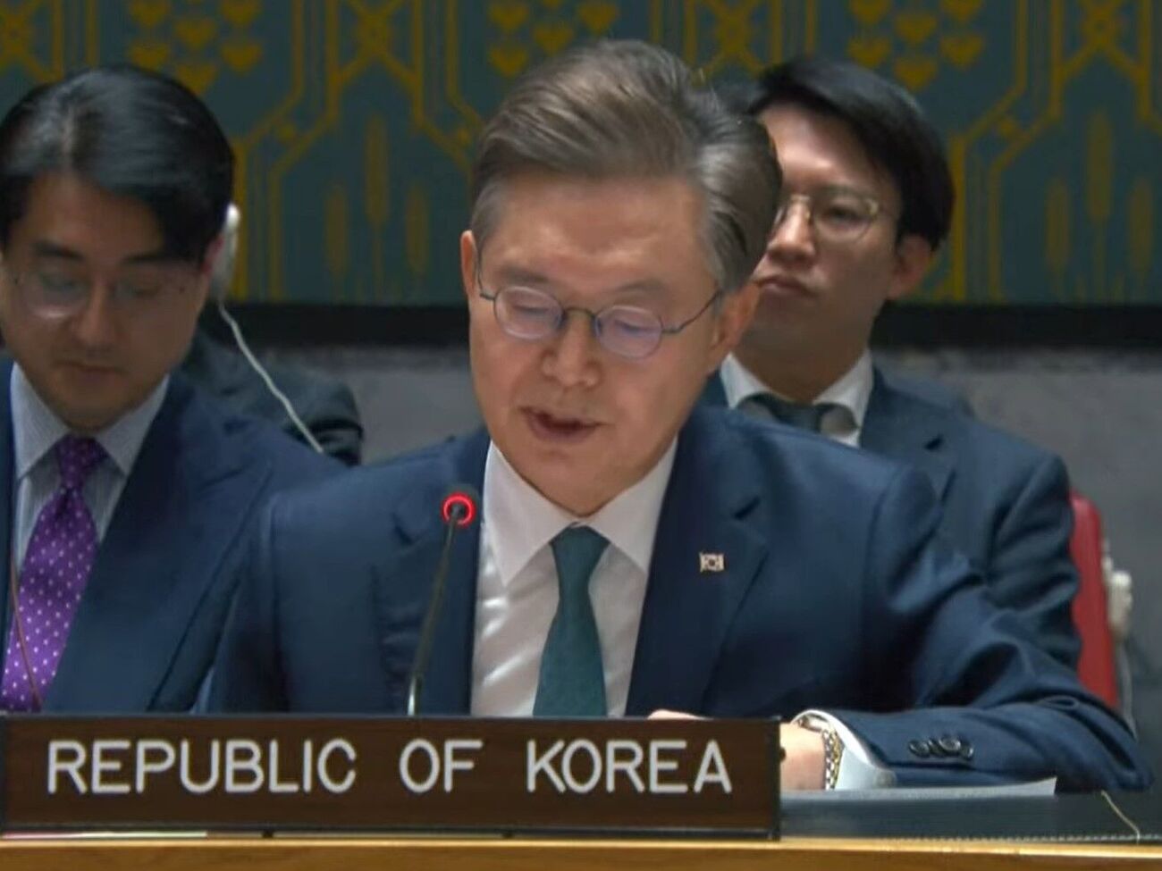 Хван Чжун Кук отметил, что по Украине была выпущена ракета KN-23, которая способна доставлять ядерные боеголовки