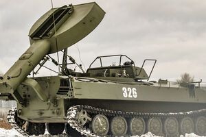 В Мариуполе замечена российская установка разминирования УР-77 "Метеорит", сообщил Андрющенко