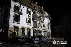 Окупанти зруйнували готель у Харкові, ударивши по ньому двома ракетами