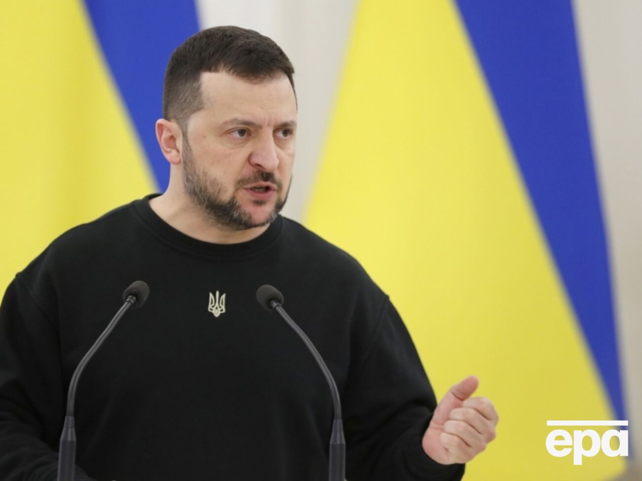 Окупантам потрібен час, щоб поповнити запаси зброї та снарядів, вважає президент