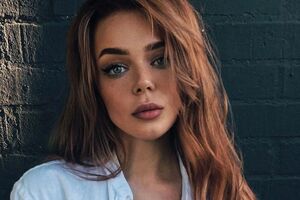 Grosu: Слишком редкие фотографии для моей страницы, но пусть побудут здесь, потому что я бываю разная