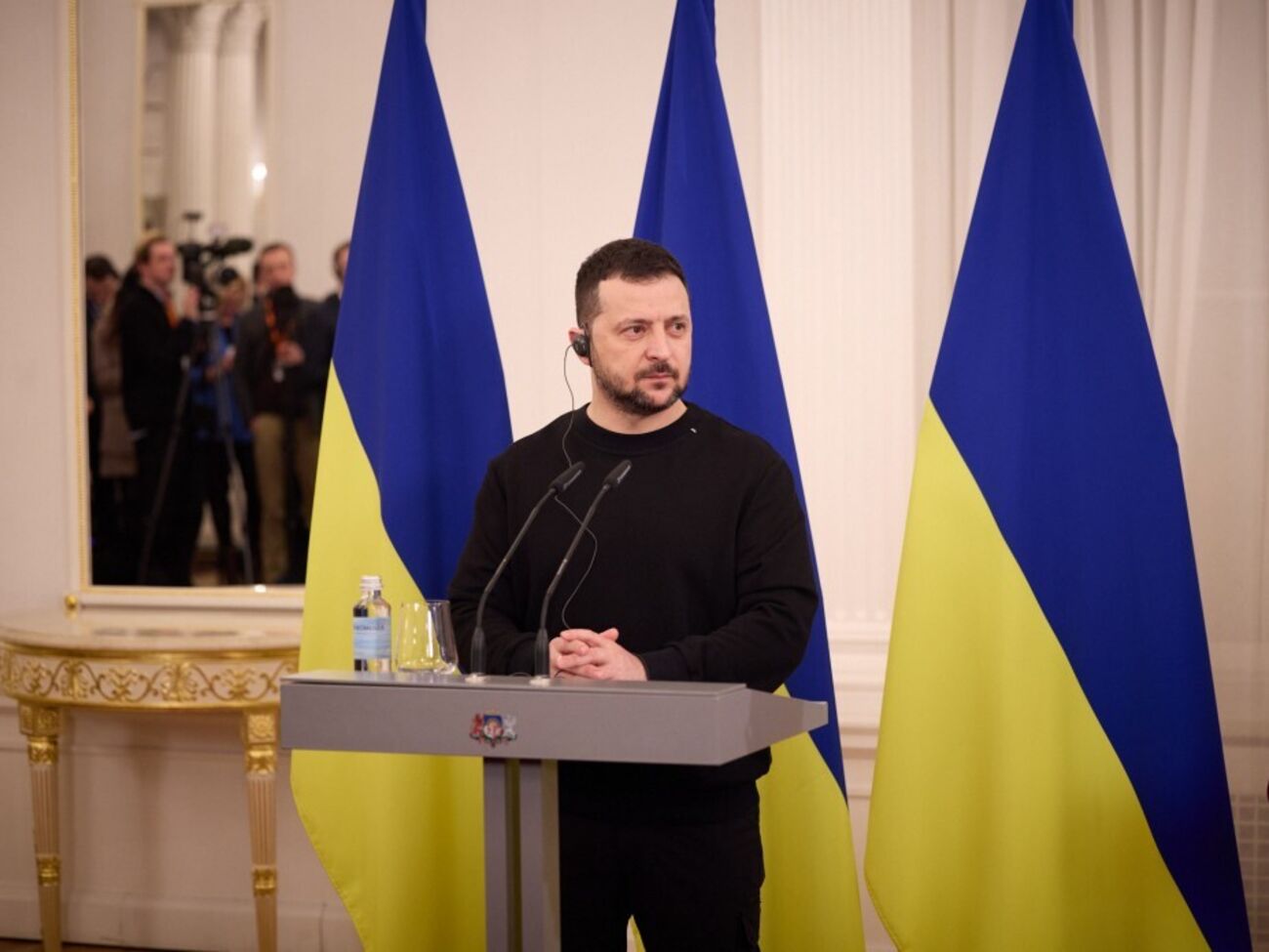 Україні необхідно продовжувати реформи у сфері антикорупції, а також у судовій системі, зазначив Зеленський