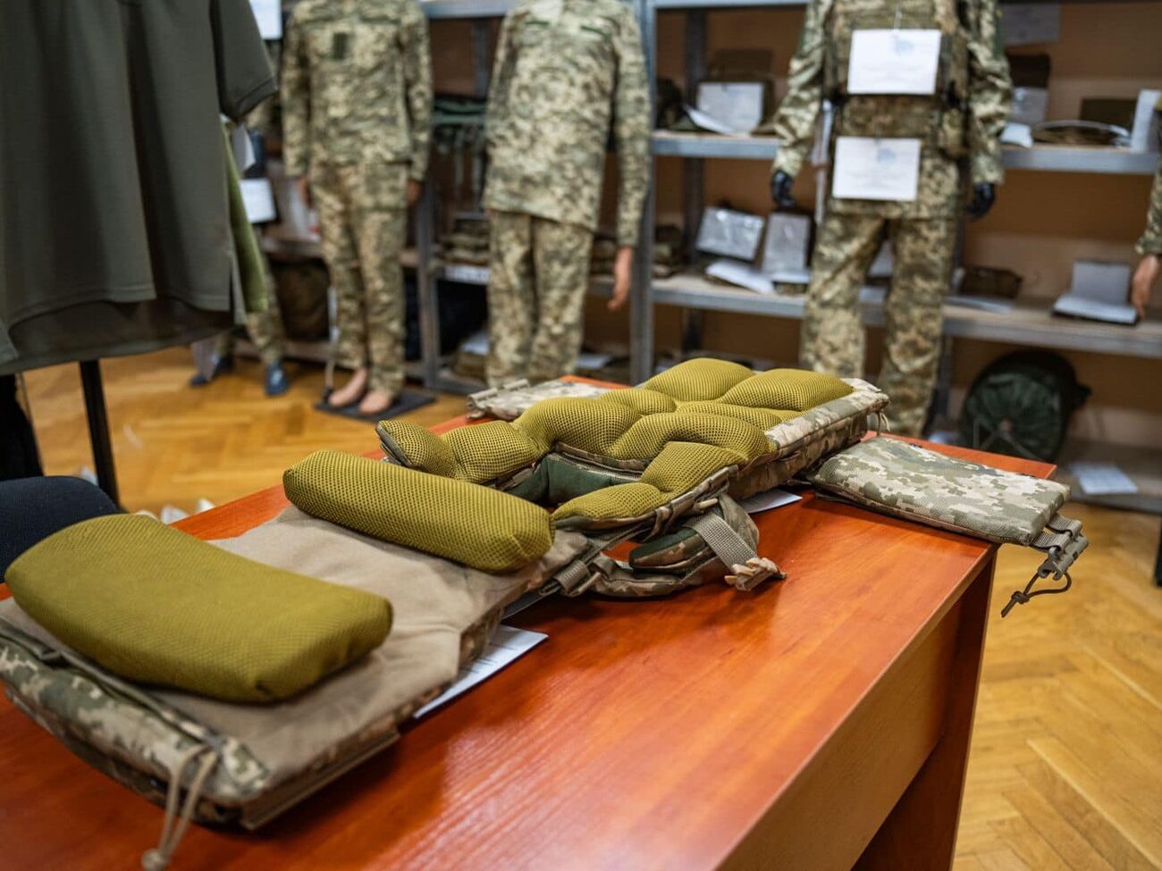 Жіночий бронежилет укомплектували демпферними подушками