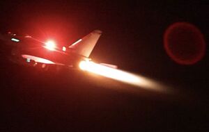 США і Великобританія вдарили по об'єктах хуситів, пов'язаних із безпілотниками, балістичними та крилатими ракетами, а також береговими радарами й можливостями повітряного спостереження, повідомили в Пентагоні