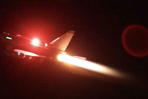 США і Великобританія вдарили по об'єктах хуситів, пов'язаних із безпілотниками, балістичними та крилатими ракетами, а також береговими радарами й можливостями повітряного спостереження, повідомили в Пентагоні