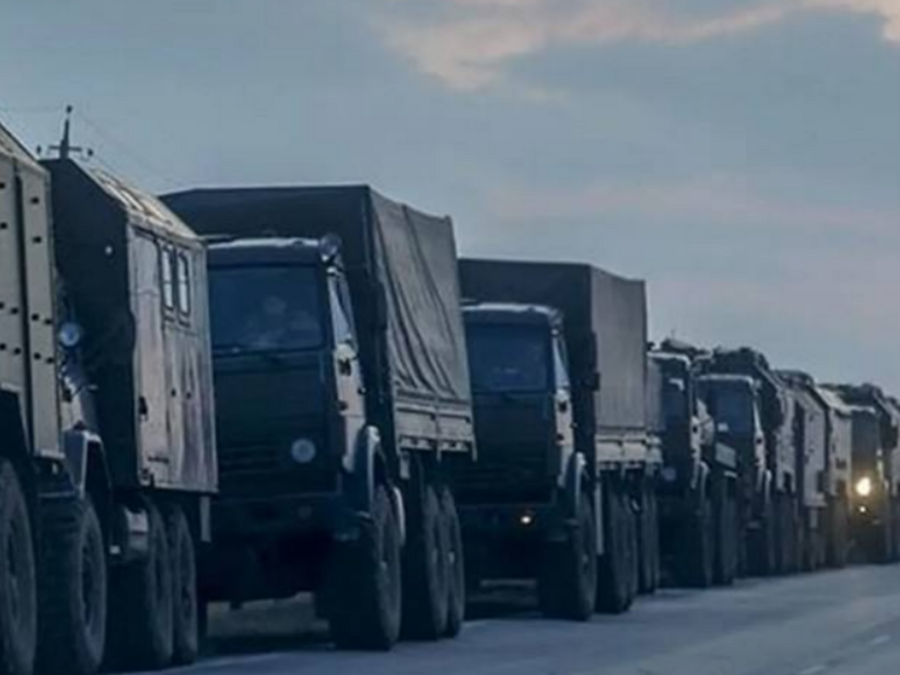Переброска российских резервов продолжается даже в гололедицу, отметил Андрющенко