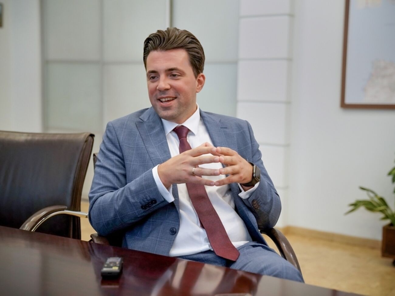 Глава "Укрэнерго" Кудрицкий подписал командировку за границу подчиненному, который может быть ключевым фигурантом дела о краже электроэнергии, утверждает политолог