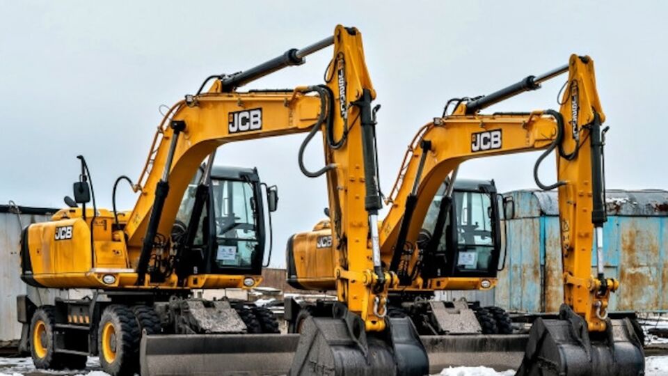 В пакет бесплатной техники входят автоподъемники, погрузчики, экскаваторы, сверлильные станки на магнитной подставке и гидродомкраты