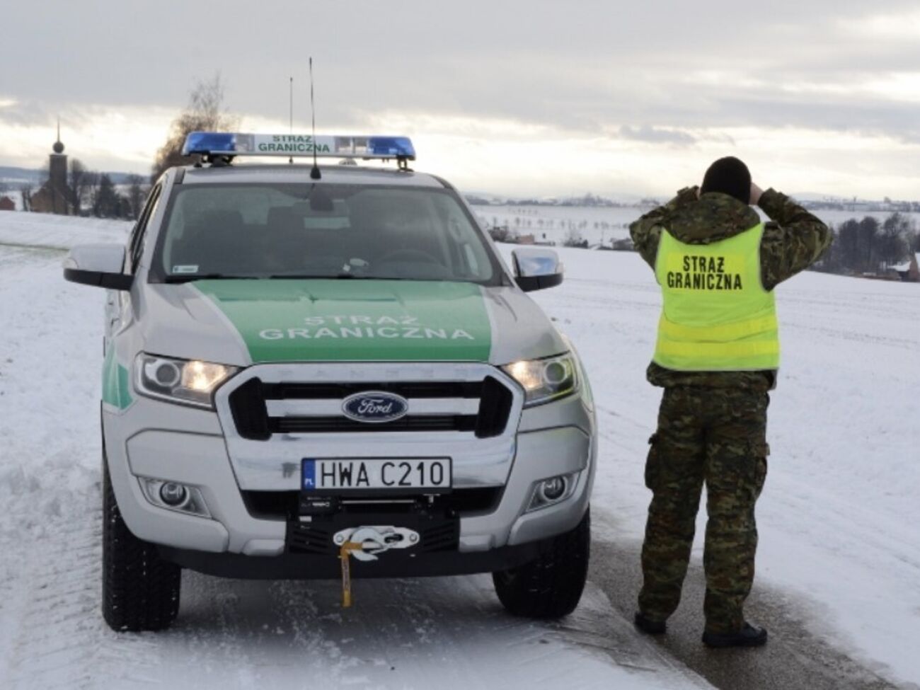 За даними прикордонників, підліток нібито пішов до школи, а сам узяв паспорт і поїхав до України
