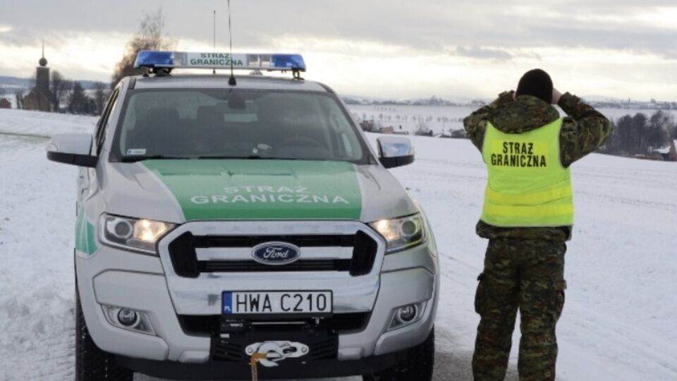 За даними прикордонників, підліток нібито пішов до школи, а сам узяв паспорт і поїхав до України