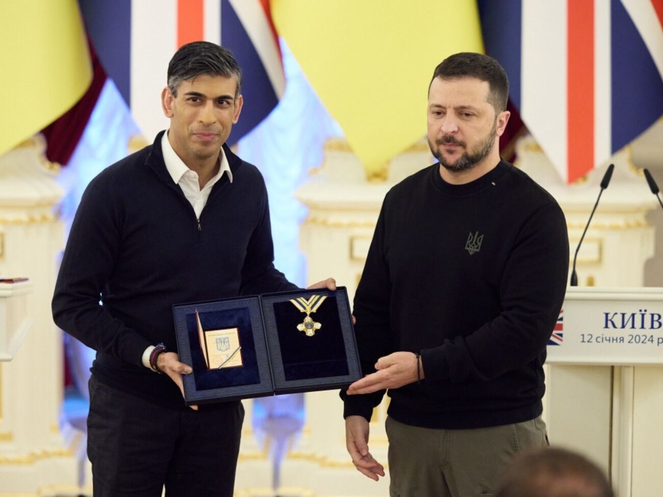Зеленский наградил Сунака за особые заслуги в защите суверенитета и независимости Украины