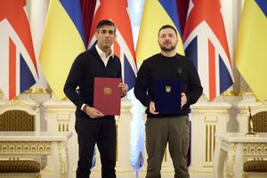Сунак и Зеленский подписали 12 января в Киеве соглашение о сотрудничестве в сфере безопасности на 10 лет