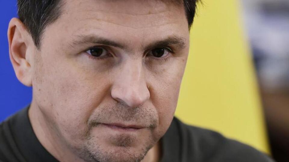 Удари по окупантах та економічні обмеження для РФ треба лише посилювати, вважає Подоляк