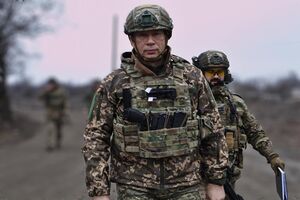 Оккупанты продолжают наступать на нескольких направлениях в войне против Украины, отметил Сырский