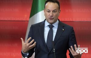 Евросоюз должен продлить гарантии украинским беженцам, считает Варадкар