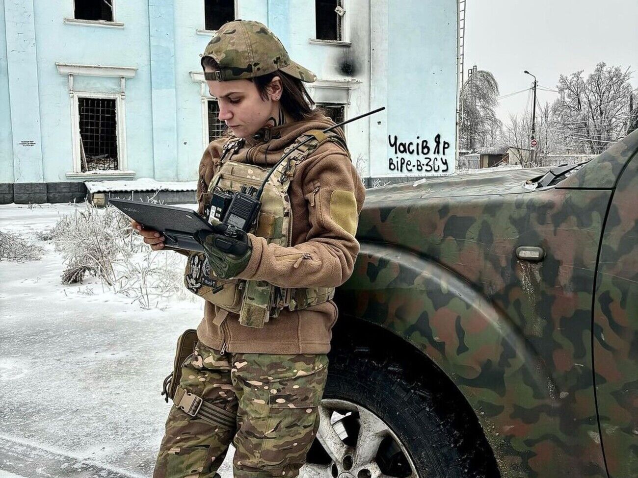 Руна: Очень много кто думает, что если у военных есть интернет, значит, они в тылу. Люди не понимают, что в посадке может быть интернет, что есть такое понятие, как Starlink, генераторы, EcoFlow