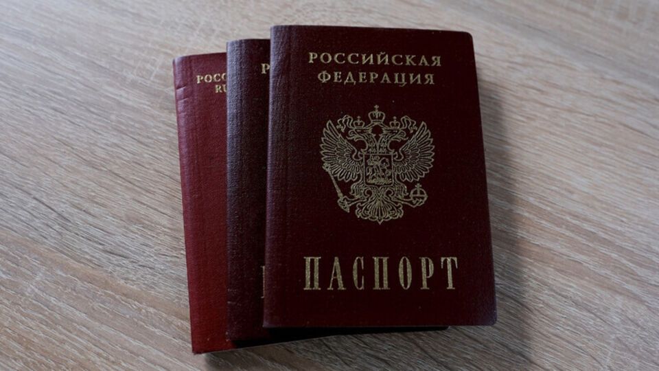 Українці в окупації, які не взяли російського паспорта і не можуть самі купити паливо, "приречені на холодну смерть", кажуть у ЦНС