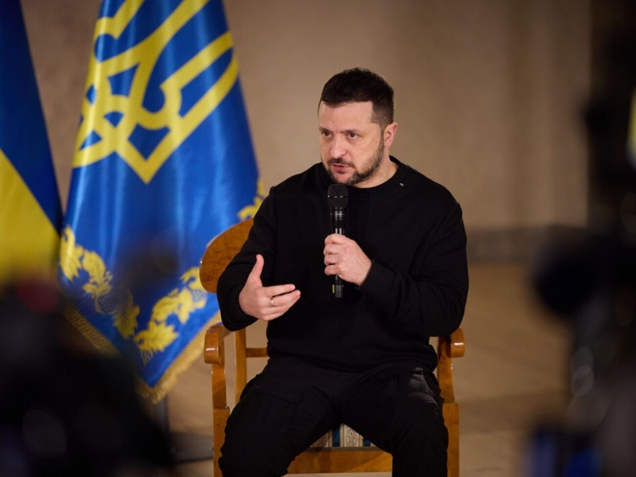 Украина имеет "достаточный потенциал, чтобы пройти тяжелый путь войны", отметил Зеленский