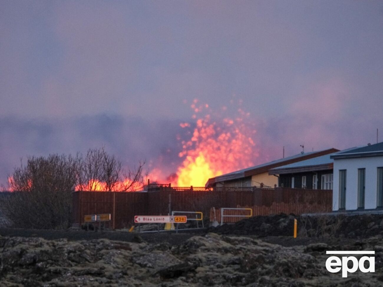Лава знищила три будинки