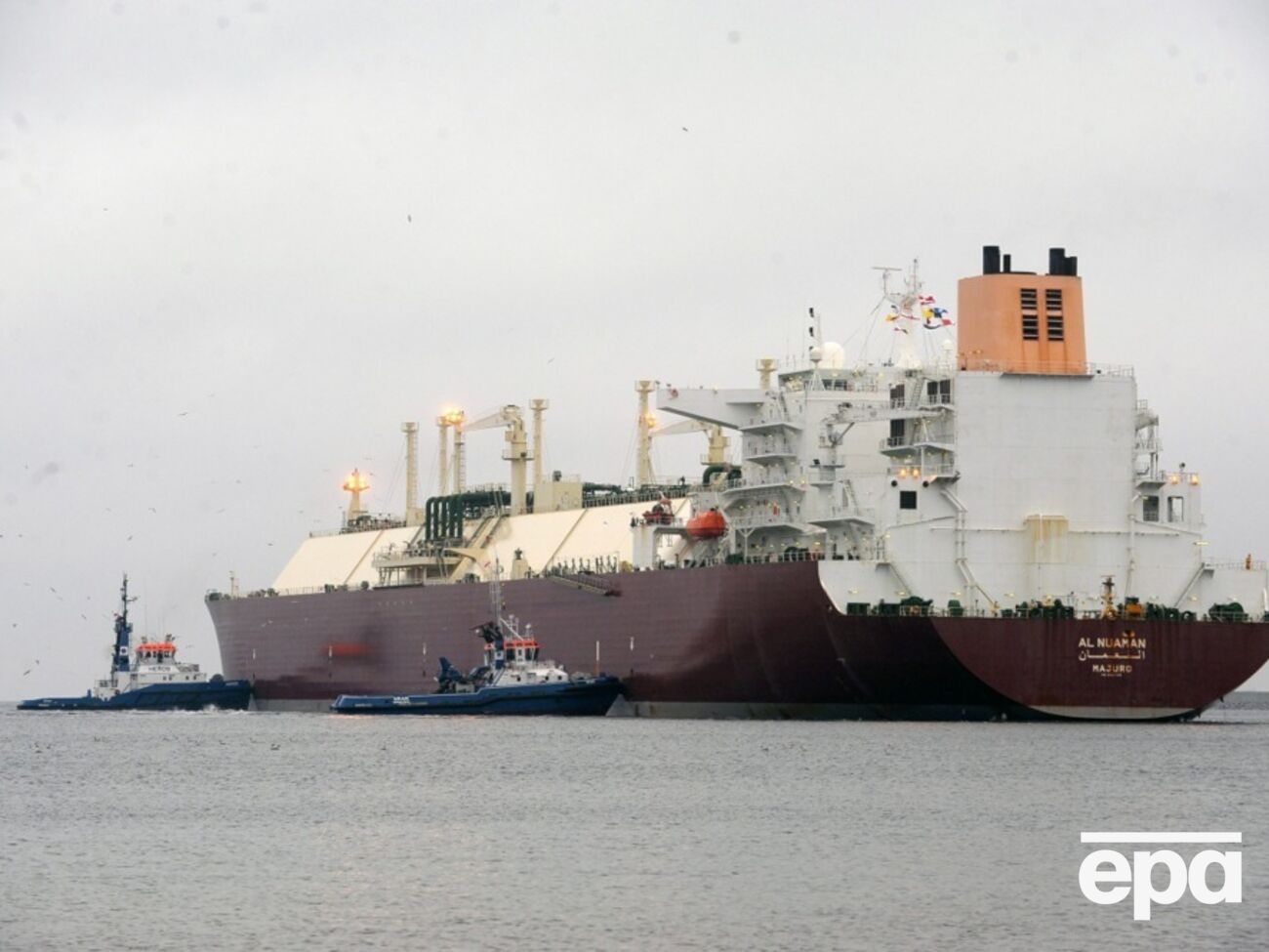 Минимум пять газовых танкеров прекратили движение – Bloomberg