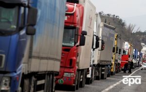 Протестувальники затримують фури на румунському боці