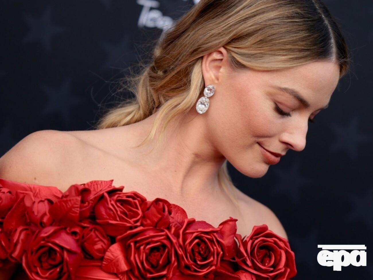 Майстер манікюру зізнався, що під час манікюру для Роббі надихався невимушеним гламуром