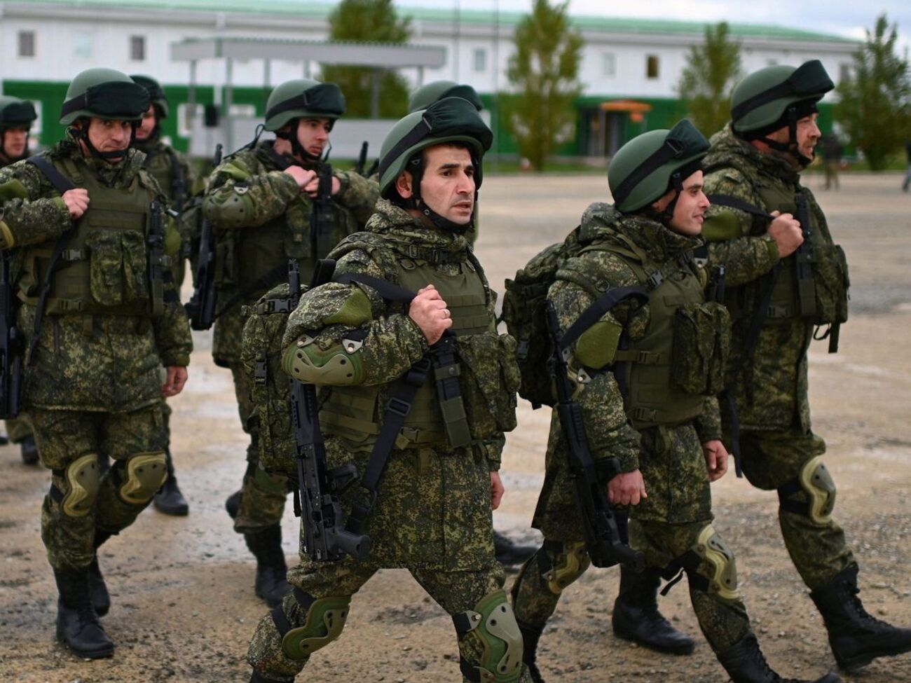 Армія окупантів поповнюється, але не такими темпами, про які говорить Медведєв, вважають у британській розвідці
