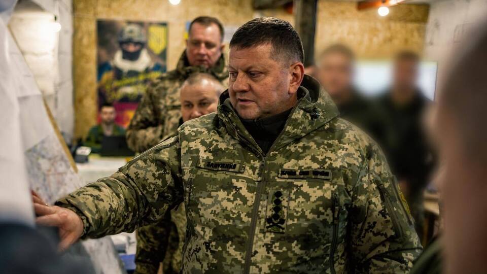 Залужний (на фото) запросив адмірала Драгоне відвідати Україну