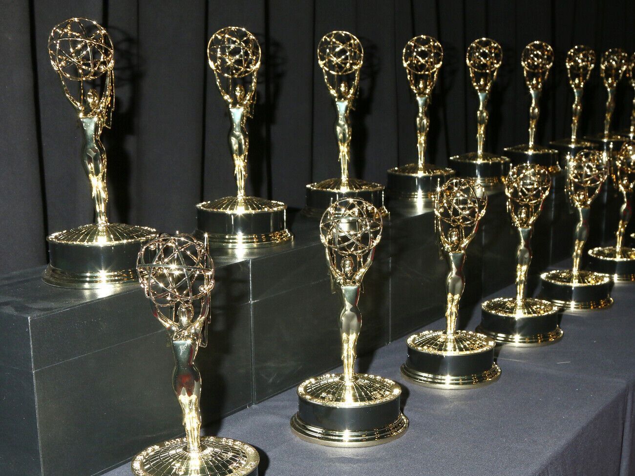 Премію "Еммі" за досягнення в галузі новинних і документальних програм у США вручають із 1980 року