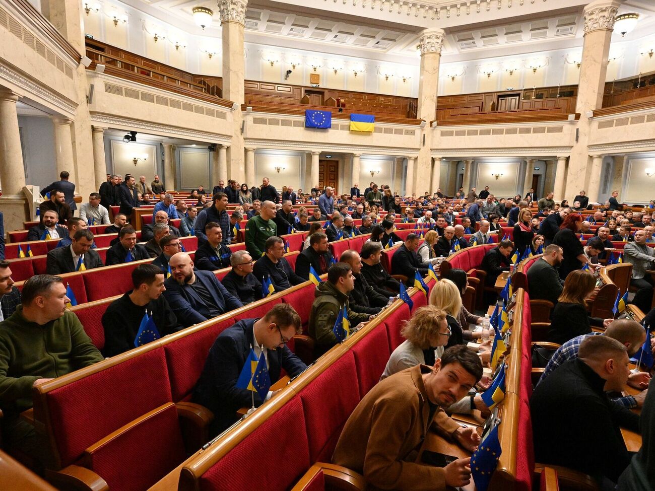 Депутати працюватимуть у неопалюваному приміщенні