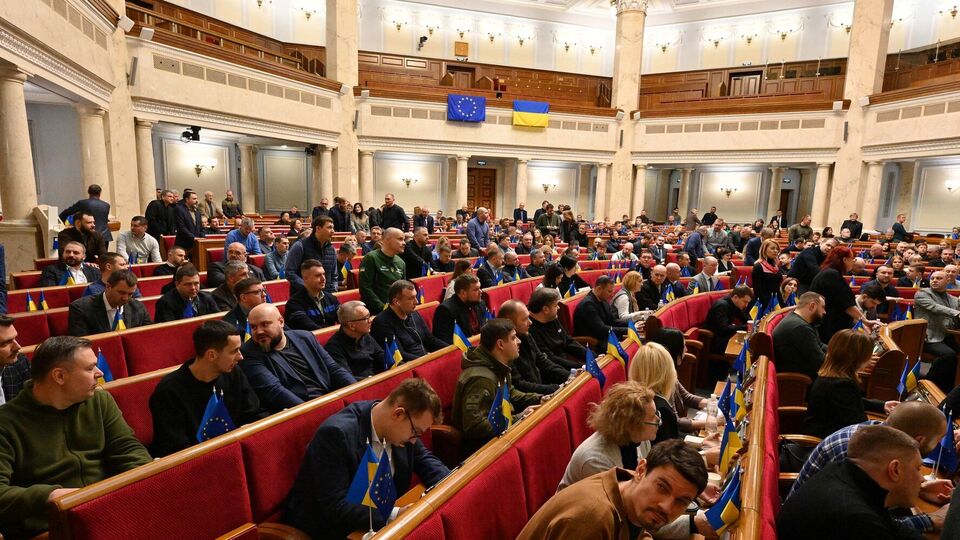 Депутати працюватимуть у неопалюваному приміщенні