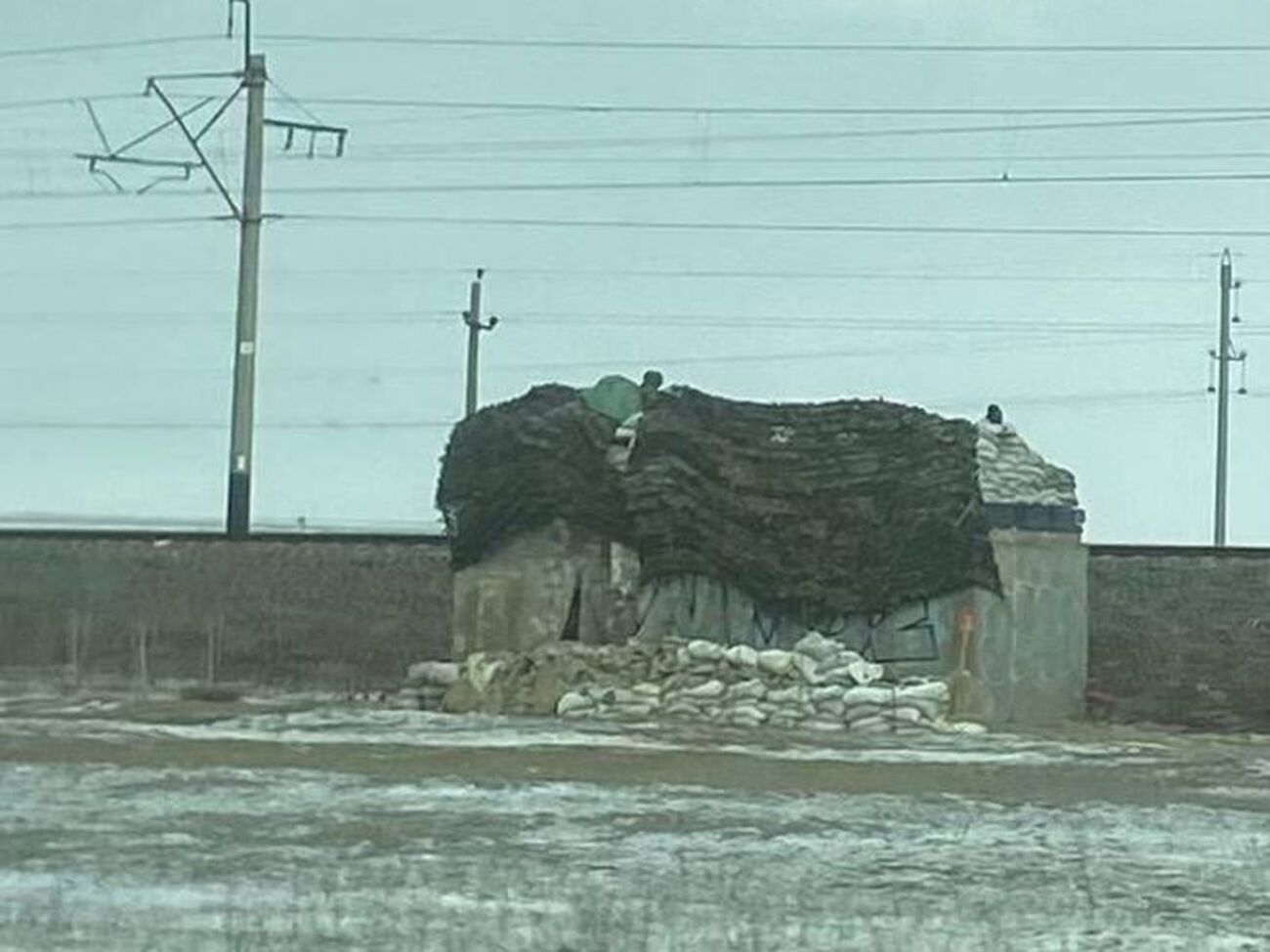 Оккупанты строят укрепления вокруг Евпатории