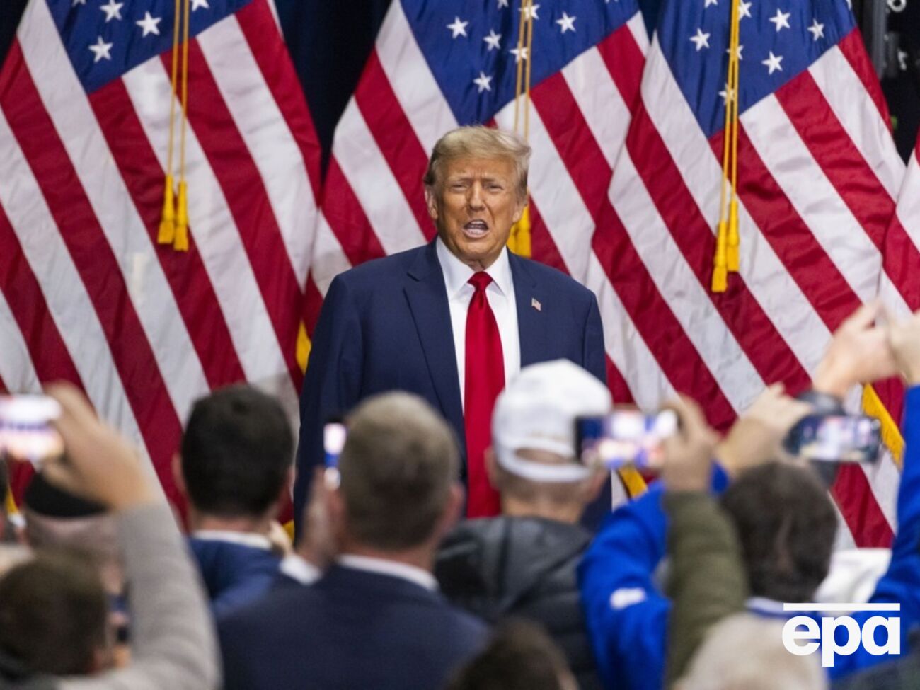 Экс-президент США говорит, что "хорошо ладит" с Путиным