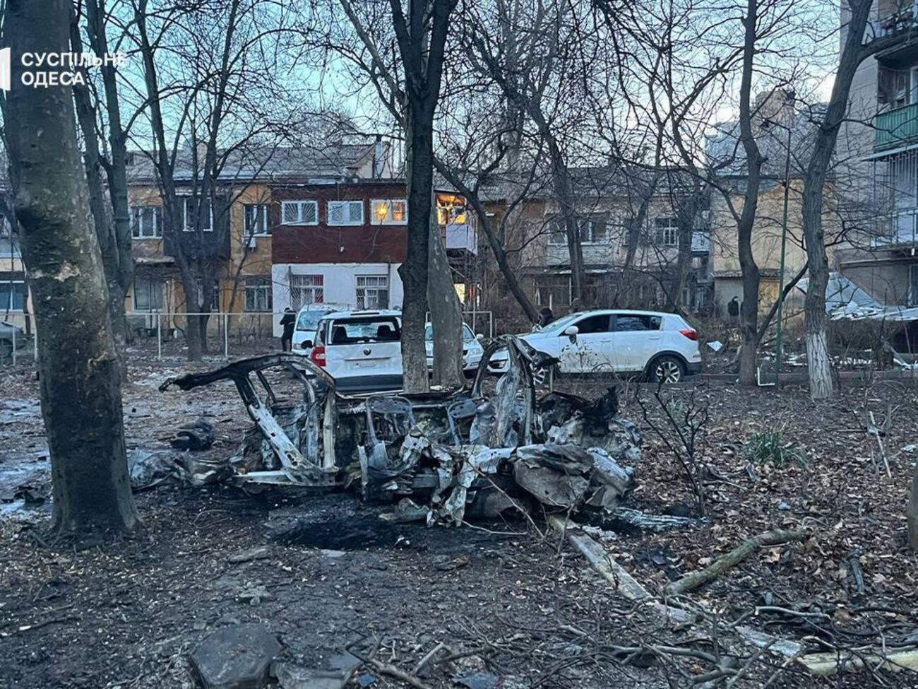 Вибуховою хвилею пошкоджено вісім і вогнем знищено чотири автомобілі