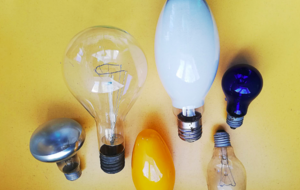 Майже за рік українці обміняли у відділеннях пошти понад 33 млн ламп розжарювання