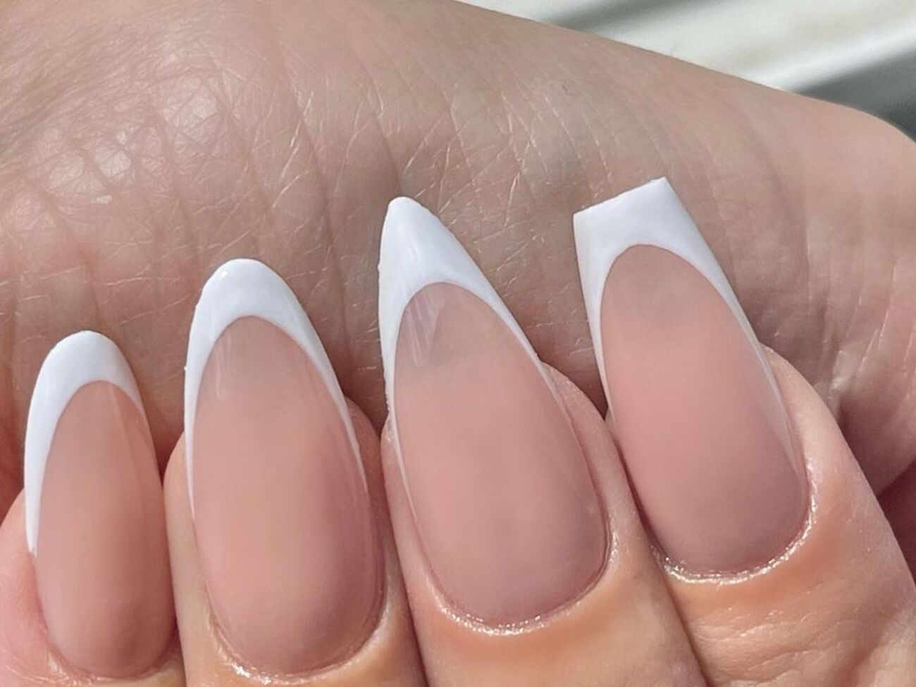 Французский маникюр можно сделать на ногтях любой формы