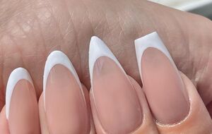 Французский маникюр можно сделать на ногтях любой формы