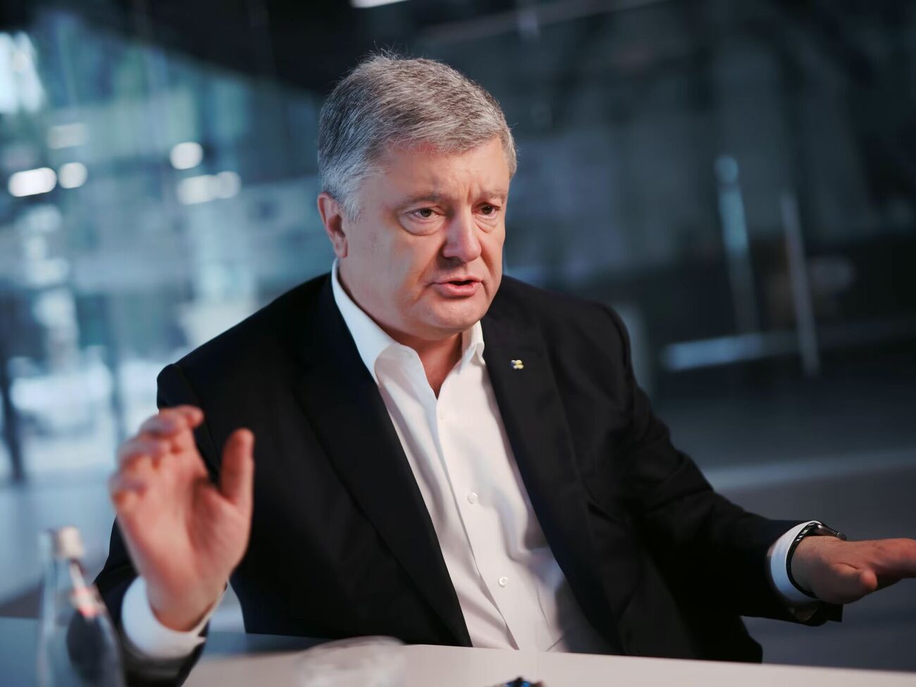 Порошенко 1 декабря сообщил, что его не выпустили из Украины в командировку