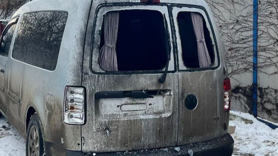 Під вогонь окупантів потрапила цивільна машина