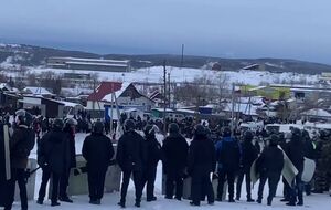 Проти мітингувальників виставили силовиків зі щитами