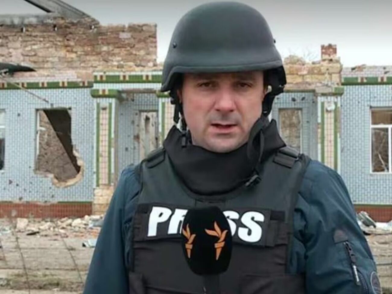 Військові пишуть, що Євчин мав на собі яскравий напис PRESS