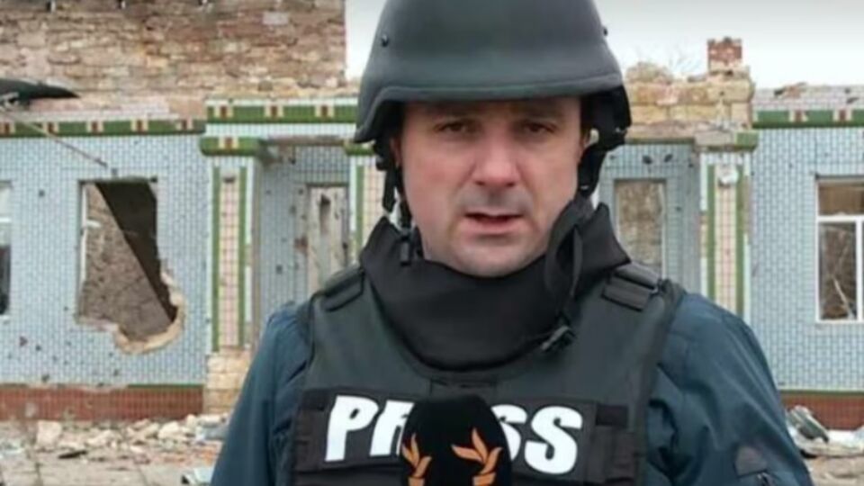 Військові пишуть, що Євчин мав на собі яскравий напис PRESS