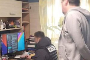 Во время обысков у фигуранта были обнаружены компьютерная техника и мобильный телефон с доказательствами преступных действий