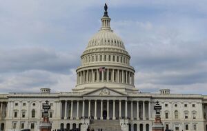 Сенат США, вероятно, близок к двухпартийному соглашению о помощи Украине и защите своей границы, но не Палата представителей