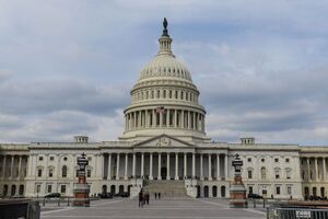 Сенат США, вероятно, близок к двухпартийному соглашению о помощи Украине и защите своей границы, но не Палата представителей