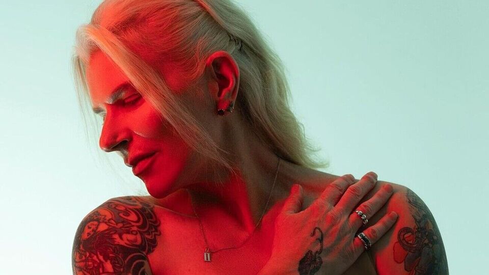 На браслетах розміщено кольорові вставки відповідно до групи крові його власника