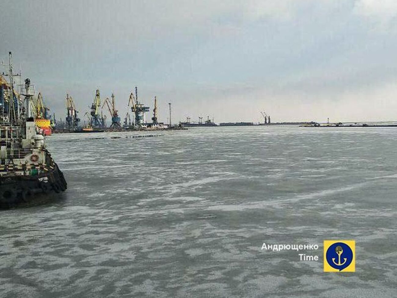 Из-за льда россияне не могут заводить суда в порт захваченного Мариуполя