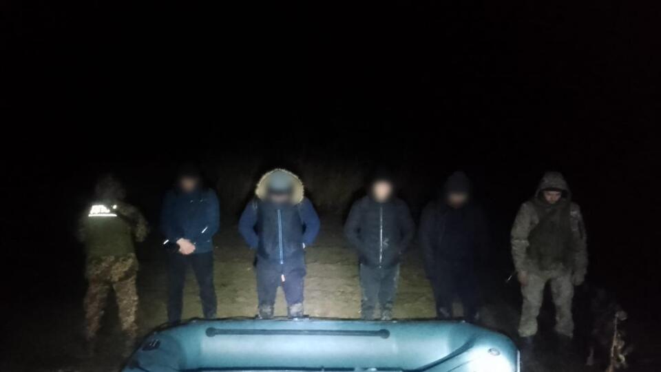 Четверо порушників планували потрапити в Угорщину гумовим човном, зазначили у ДПСУ