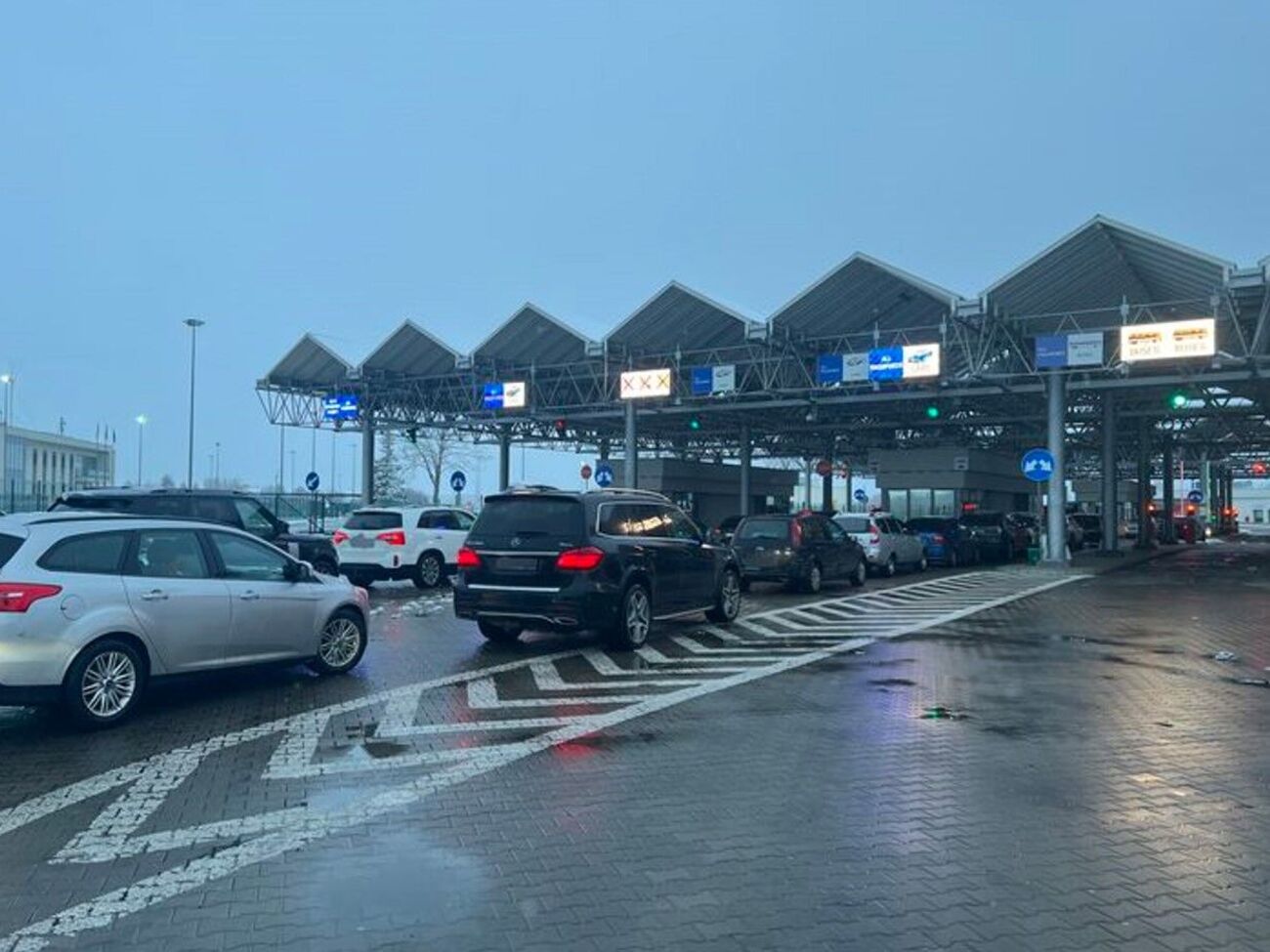 Деякі з громадян України, які прямували за системою "Шлях", не мали водійських прав, зазначили у ДПСУ